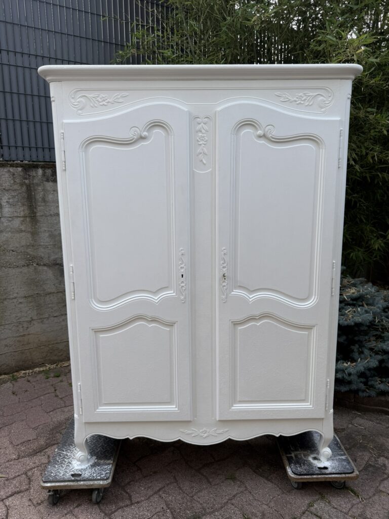 Atelier Ann'Art Factory | Armoire relookée blanche avec texture | Tassin/Lyon