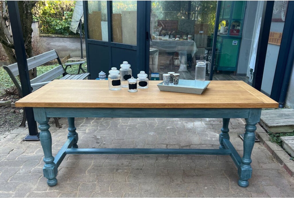 Atelier Ann'Art Factory | Table plateau bois brut et piètement patiné bleu | Tassin/Lyon